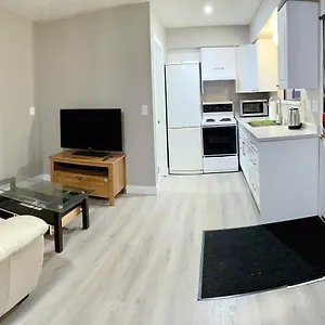 Apartment Homey Studio, Individual Entrance, Near Yvr